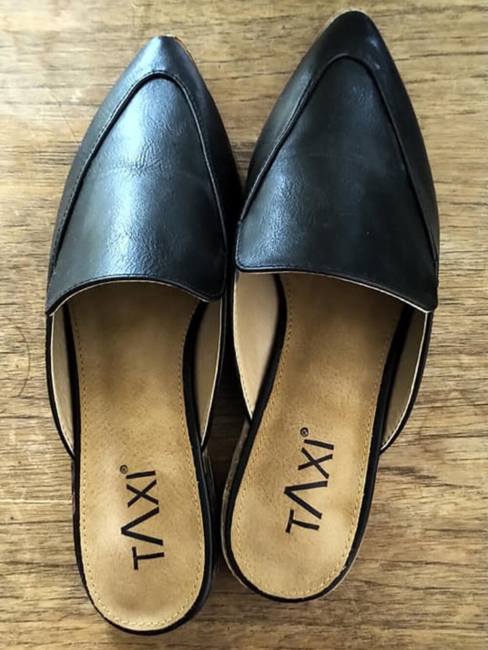 Womens slides by Taxi, size 7, black